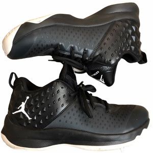 Nike boys Air Jordan Extra Fly Basketball Shoes-5y